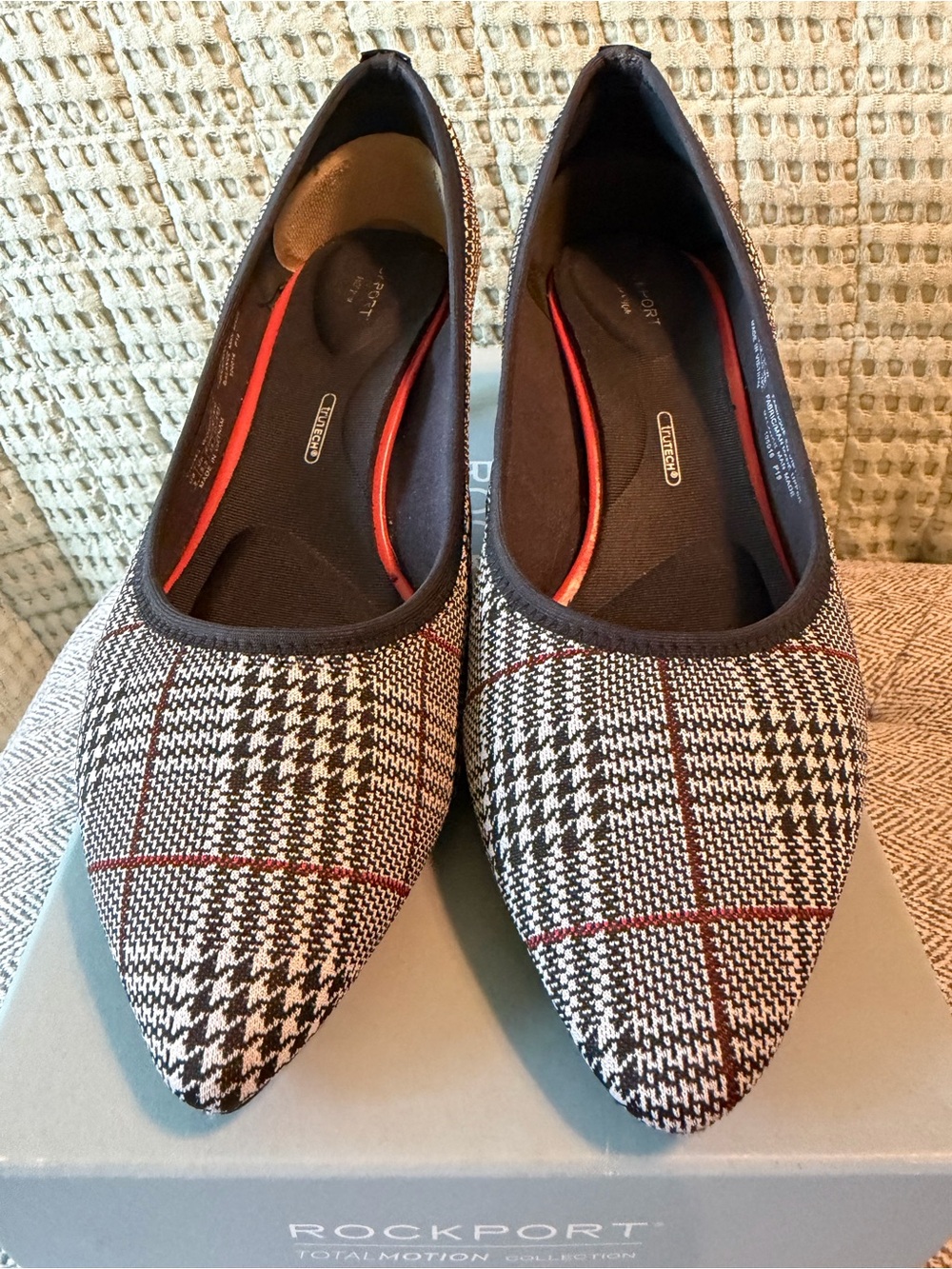 Rockport Women's Black & White Plaid Pointed Toe kitten heel